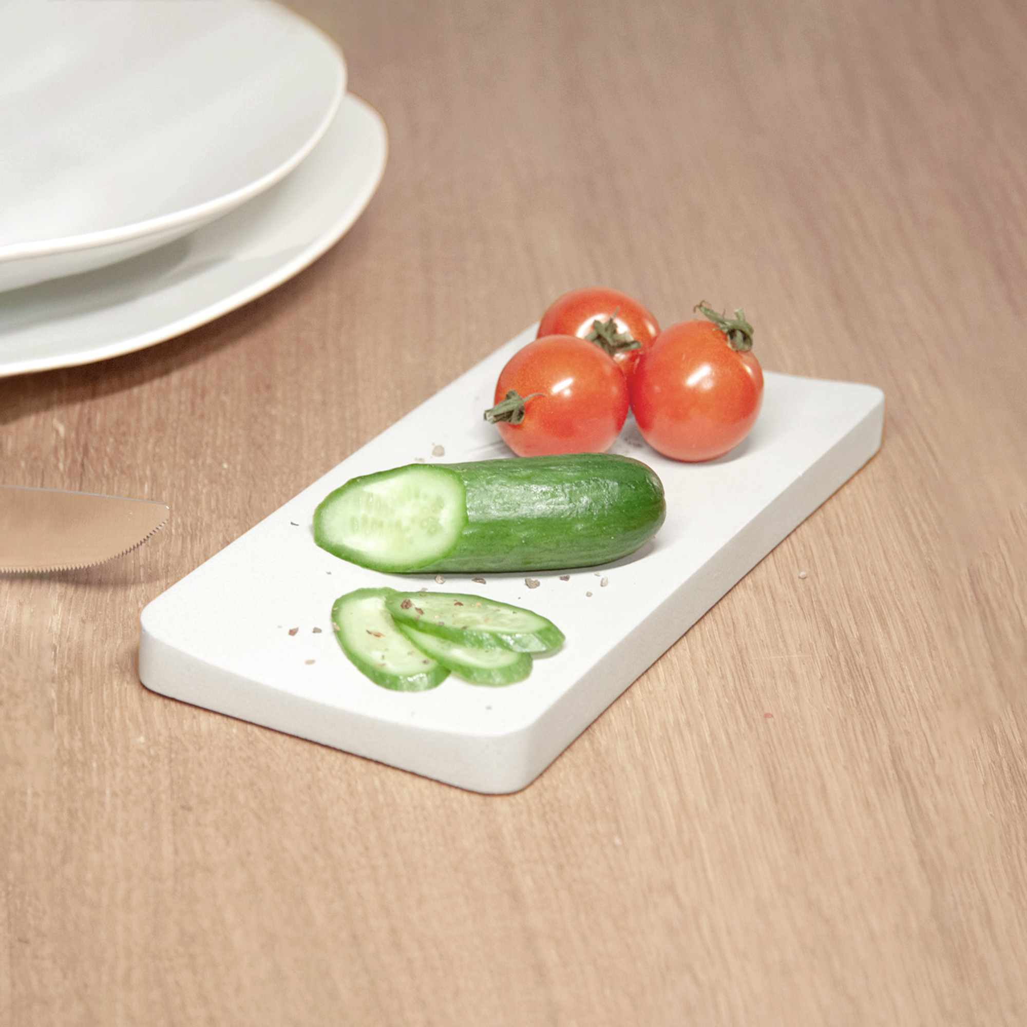 Betonaccessoires aus der Studio 4L Manufaktur. Ablage Klara in Weiss. Ablage, Servierplatte oder Schreibtischorganzier.