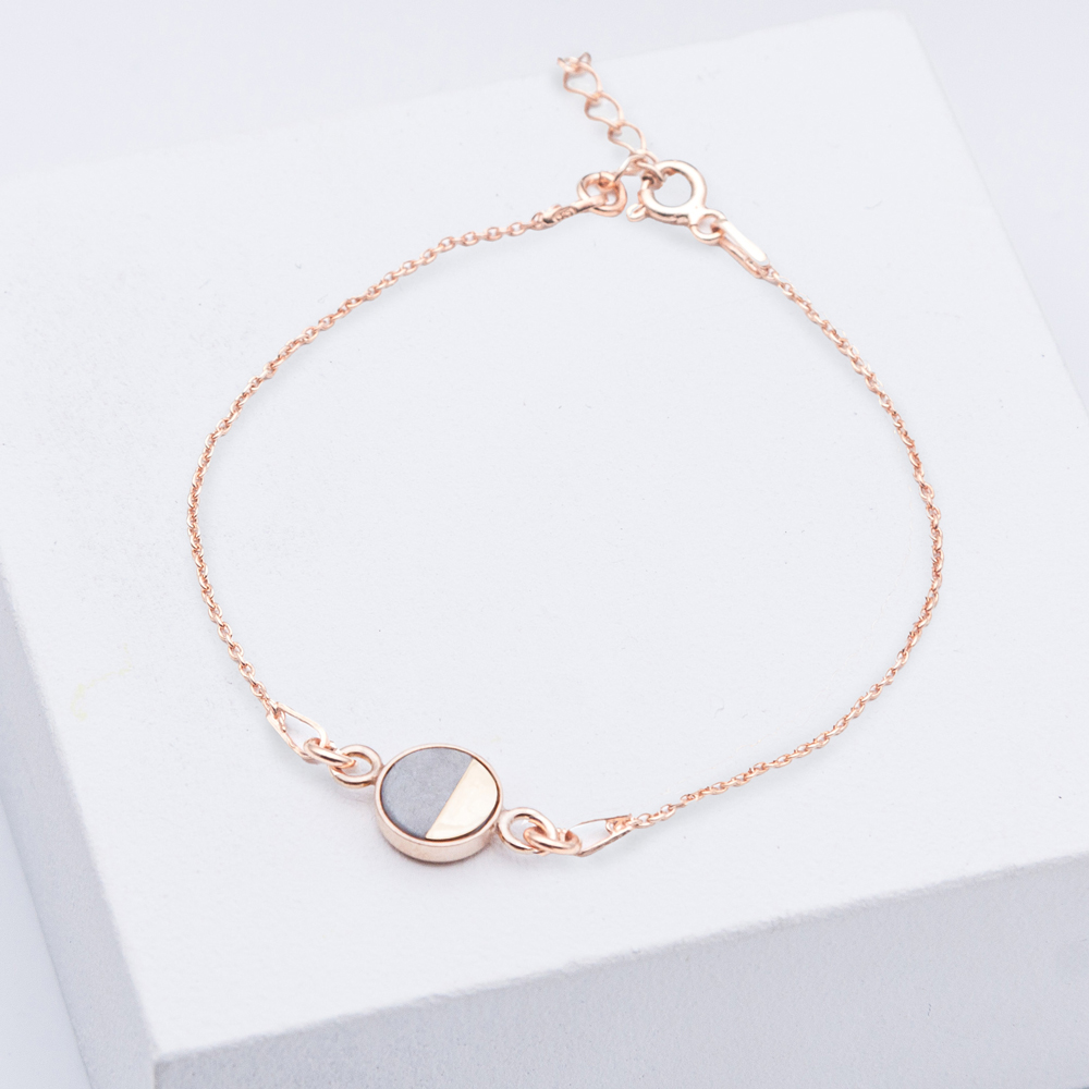 Betonschmuck von Studio 4L. Armband R21 Rosé.