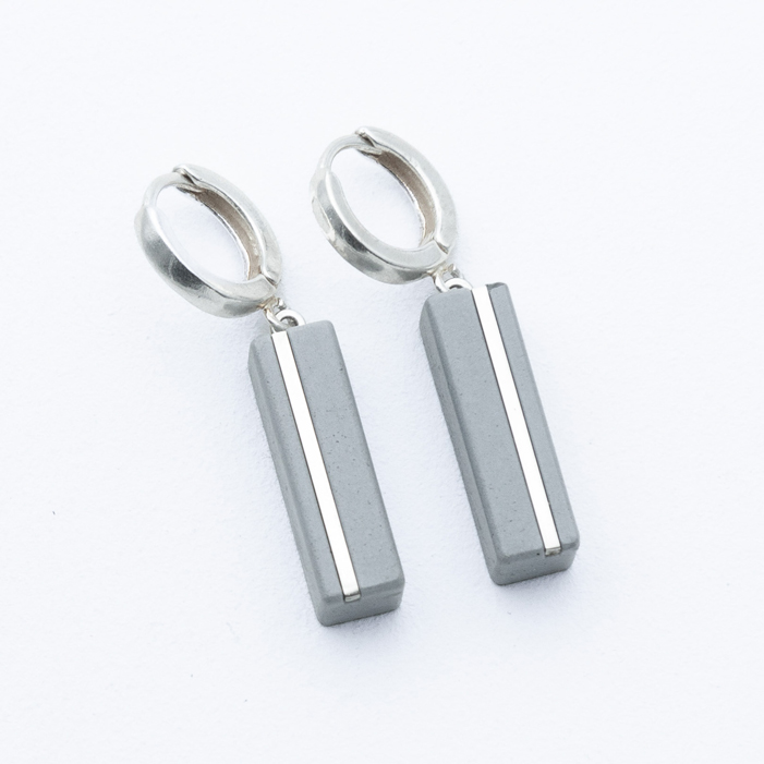 Betonschmuck von Studio 4L. Creolen Juliane C1 Silber Grau