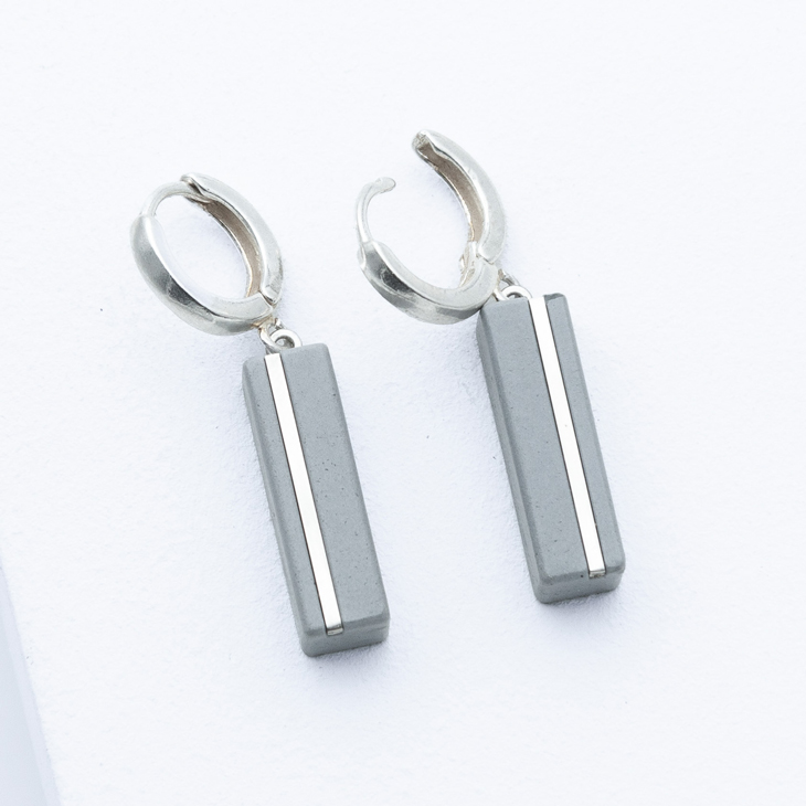 Betonschmuck von Studio 4L. Kreolen Juliane C1 Silber Grau