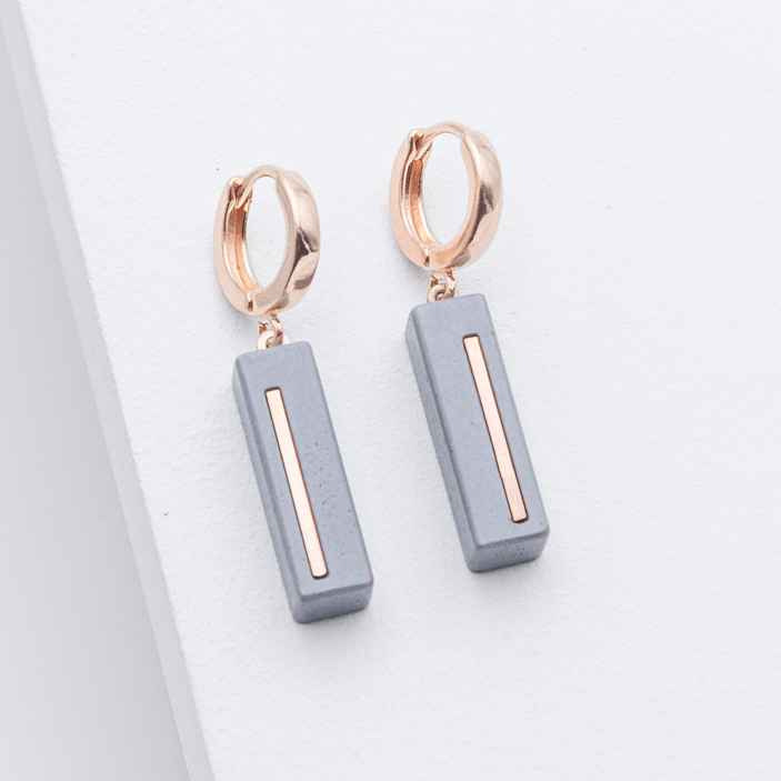 Schmuck aus Beton von Studio 4L. Creole Juliane C3 Rosé Grau.