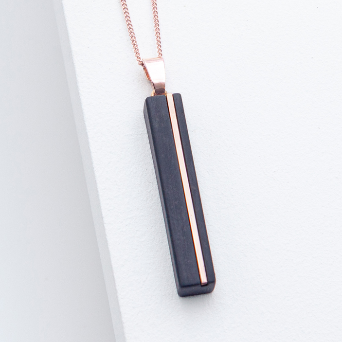 Betonschmuck aus der Studio 4L Manufaktur. Kette C1 Rosé.