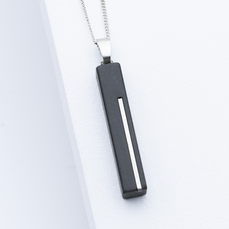 Schmuck aus Beton von Studio 4L. Kette C2 Silber.