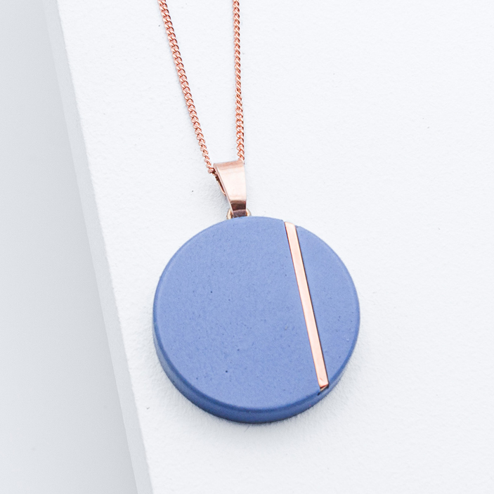 Studio 4L. Betonschmuck Kette R1 Rosé Classic Blue.