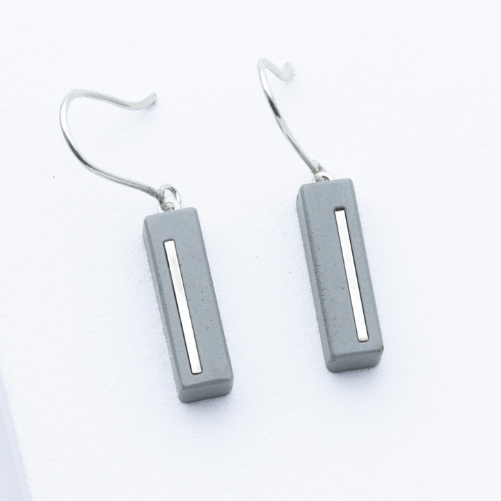 Betonschmuck von Studio 4L. Ohrringe Juliane C3 Silber Grau