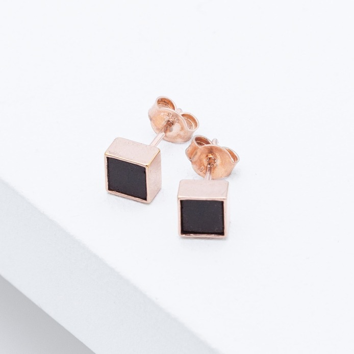 Betonschmuck von Studio 4L. Ohrringe C10 in Rosé Schwarz.