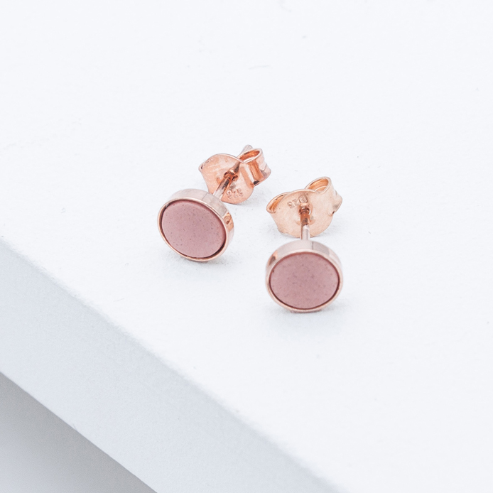 Betonschmuck von Studio 4L. Ohrstecker R10 in Rosé Blush.