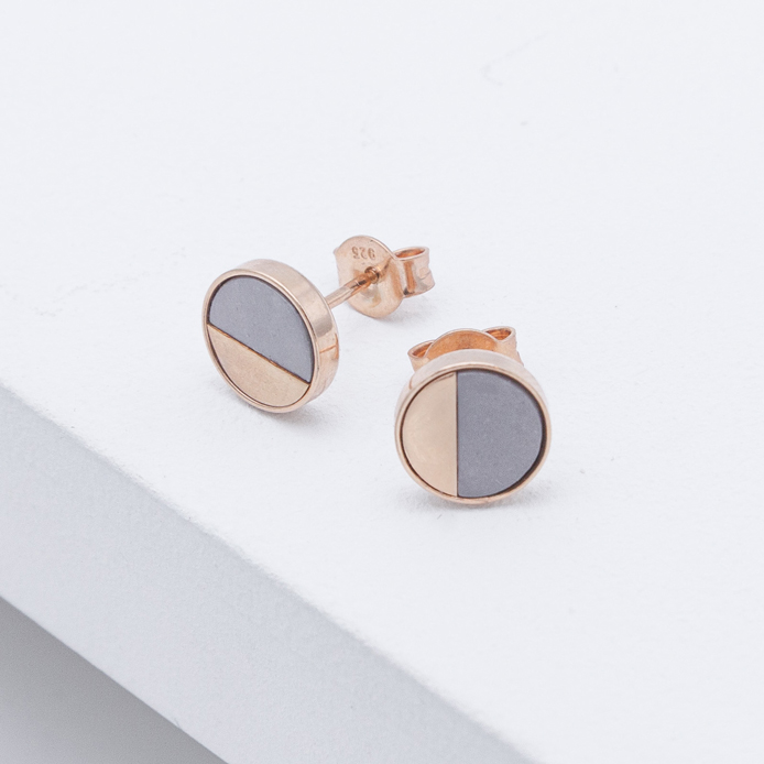 Betonschmuck von Studio 4L. Ohrringe R21 in Rosé Grau.