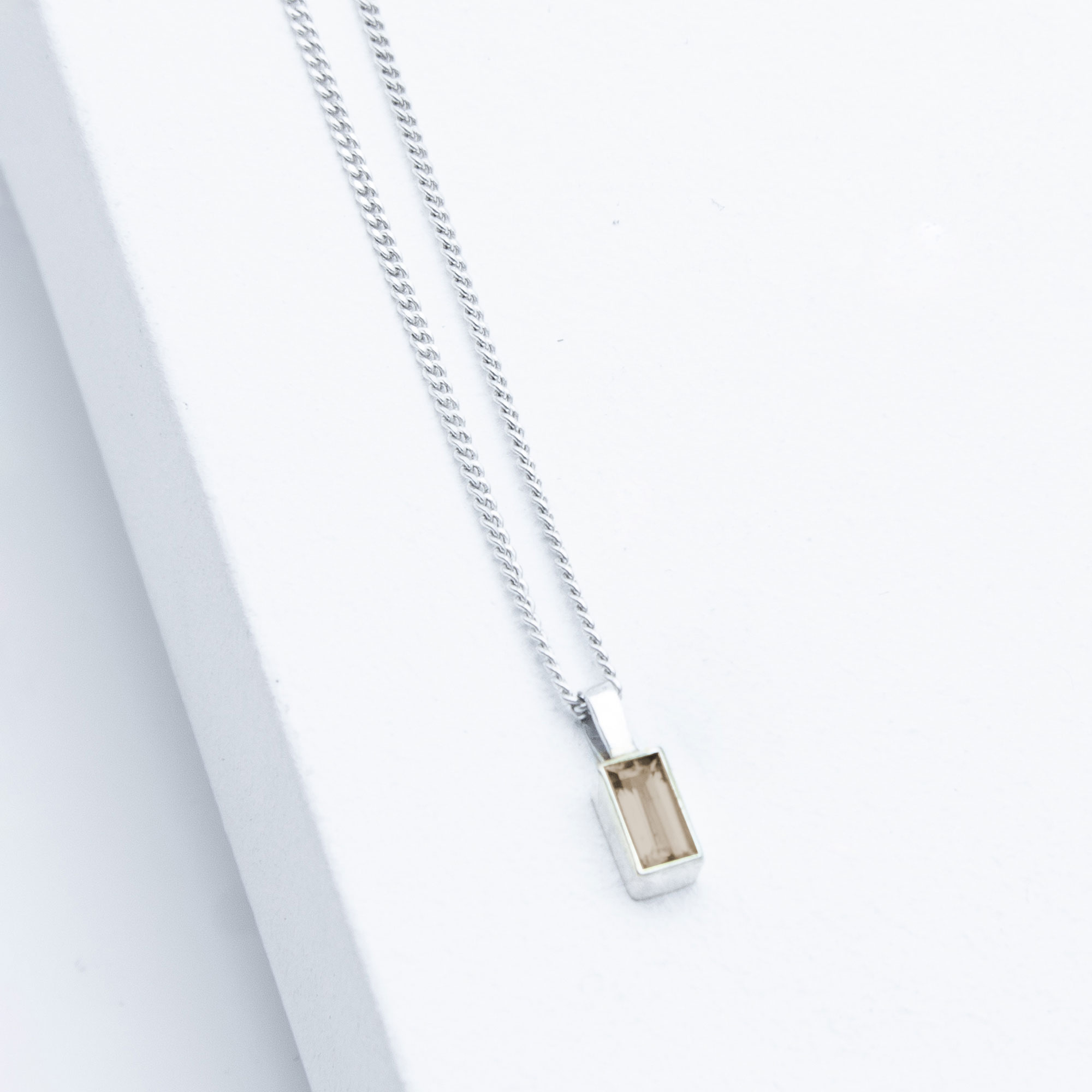 Kette Sparkle Rauchquarz Silber mit Baguette-Anhänger im Step Cut – handgefertigt und hochwertig