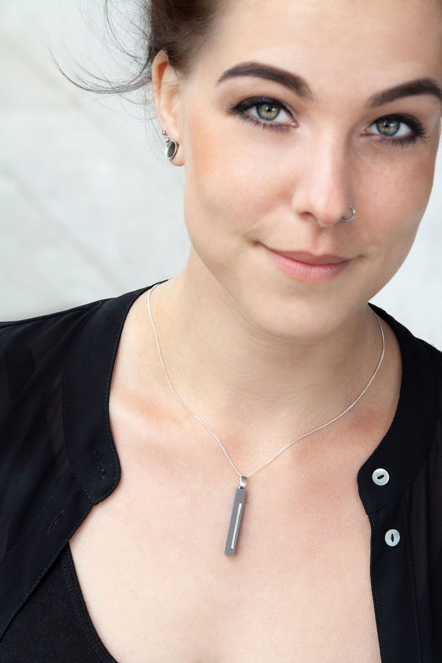 Handgefertigte Kette C3 aus der Studio 4L Betonmanufkaktur. Handgefertigtes Design, Interior und Betonschmuck.