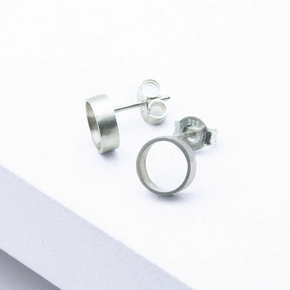 Stilvolle Ohrringe Circle aus der Studio 4L Manufaktur aus Silber. Stilvoll und zeitlos.