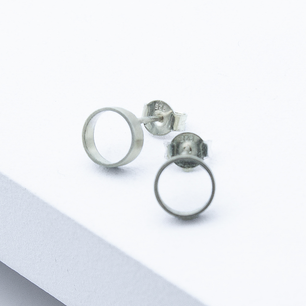 Stilvolle Ohrringe Circle aus der Studio 4L Manufaktur aus Silber. Stilvoll und zeitlos.