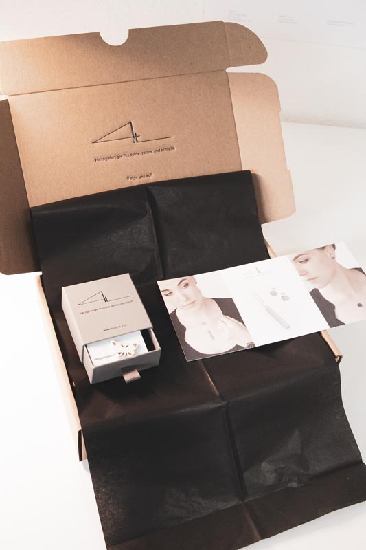 Betonschmuck und Wohnaccessoires aus der Studio 4L Manufaktur. Nachhaltig verpackt.